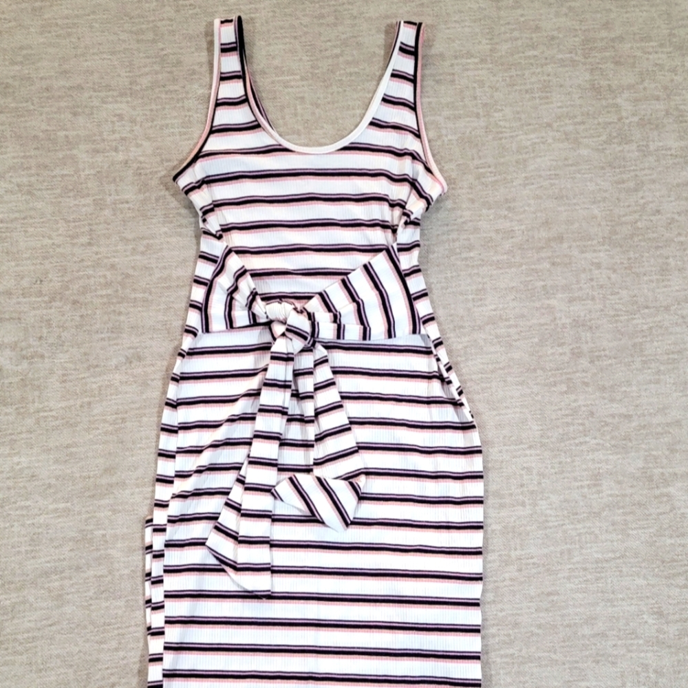 Size Large sleeveles midi dress